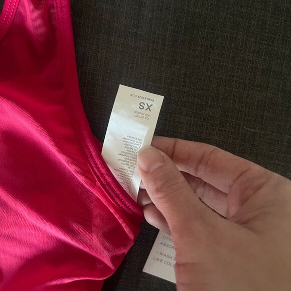NWT Fabletics Sports Bra - Picture 2 of 4